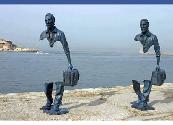 На набережной перед уникальным зданием, бывшим в прошлом первым кинотеатром" Художественный", перед зданием со столетней историей, отданным под очередную чурчхелу, такое не увидите.