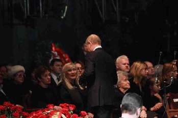 9325417_1908130.lq.jpg