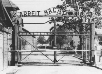 auschwitz1.jpg