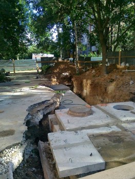 проложили трубы к новому дому