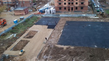 Асфальтируют площадку