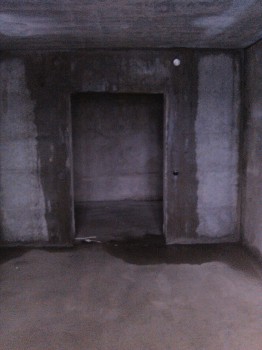 большая комната основная течь на данный момент. выкладыать фото всех углов нет смысла они все мокрые