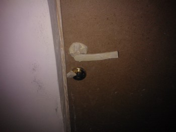 п подъезде штукатурят и готовят к покраске