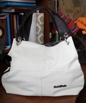 реальное фото,цвет не белый,выбелела камера.реальный цвет  кремовый с желтезной