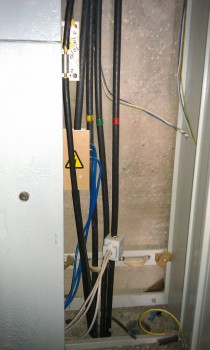 щит в коридоре