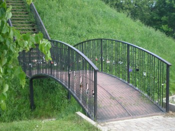 Мостик с замочками