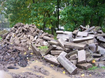 старый паребрик на сквере.jpg