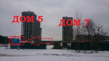 На фото детский садик, &quot;синяя&quot; табличка и дом 5 дом 7 (это около 500 метров от пруда)