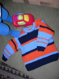 Это тоже из какой-то нашей пряжи, сын не одобрил - кололось. Хотя по моим ощущения не должно было быть :(